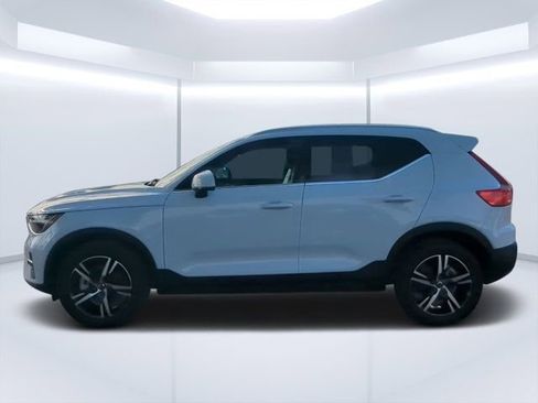 Used 2025 Volvo XC40 B5 Core AWD/4WD image 6