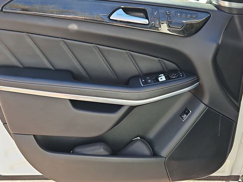 Used 2016 Mercedes-Benz GL 550 4MATIC image 11