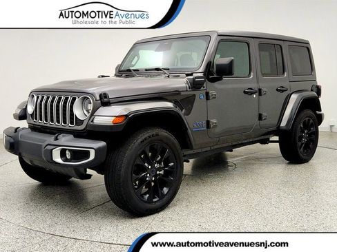 Used 2025 Jeep Wrangler Unlimited Sahara w/ Safety Group AWD/4WD image 1