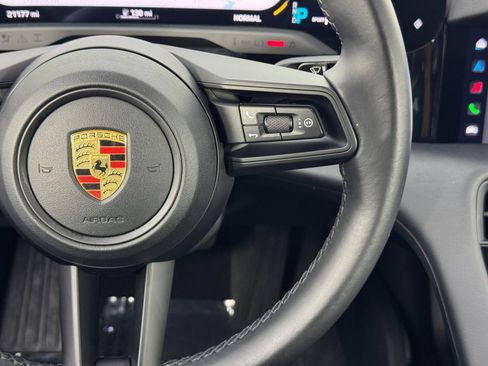 Used 2021 Porsche Taycan image 21