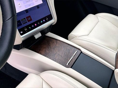 Used 2017 Tesla Model X 75D image 15