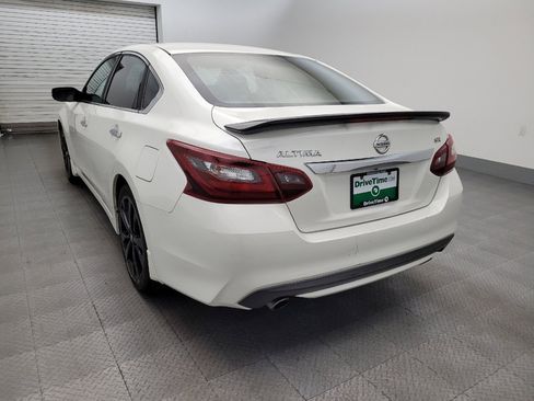Used 2017 Nissan Altima 2.5 SR w/ Midnight Edition Package FWD image 5
