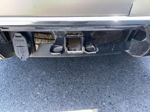 Used 2022 Chevrolet Suburban LS image 33