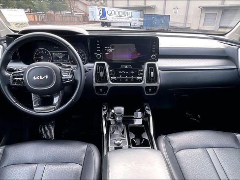 Used 2022 Kia Sorento SX image 18