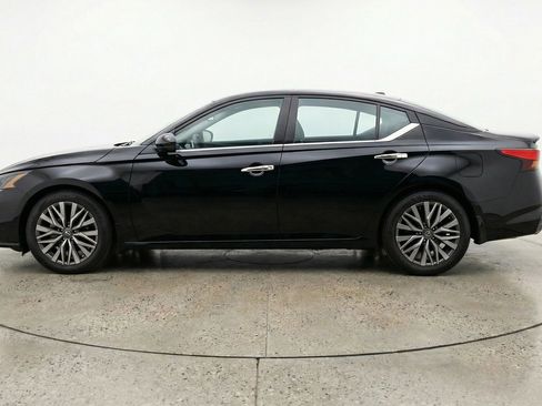 Used 2025 Nissan Altima 2.5 SV FWD image 5