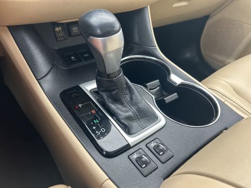 Used 2018 Toyota Highlander XLE w/ Carpet Mat Package (TMS) image 38