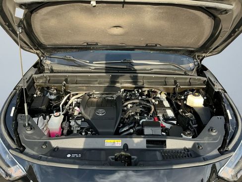 Used 2023 Toyota Highlander XLE image 18