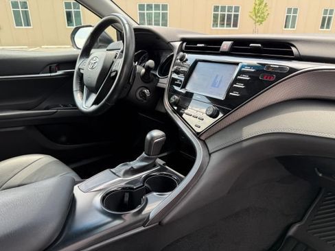 Used 2020 Toyota Camry SE FWD image 23