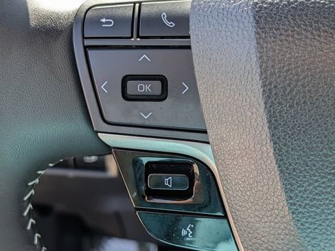 Used 2025 Toyota Camry SE w/ Convenience Package FWD image 22