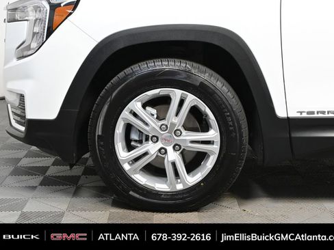 Used 2024 GMC Terrain SLE image 32