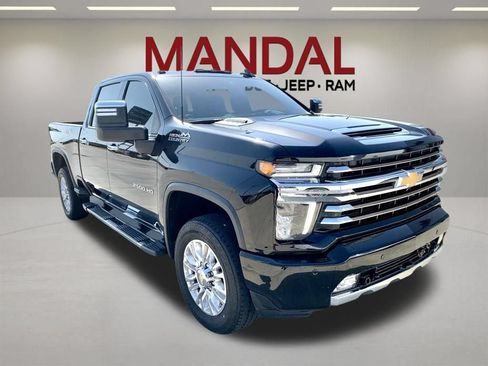Used 2023 Chevrolet Silverado 2500 High Country w/ Technology Package AWD/4WD image 3