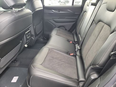 New 2025 Jeep Grand Cherokee Altitude image 8