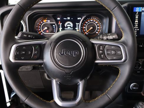 Used 2024 Jeep Wrangler Unlimited Sahara w/ Technology Group AWD/4WD image 3