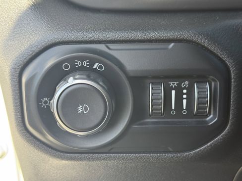 Used 2018 Jeep Wrangler Unlimited Sport image 19