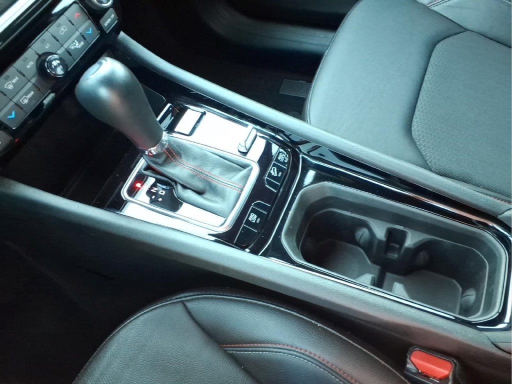 Used 2025 Jeep Compass Trailhawk AWD/4WD image 8