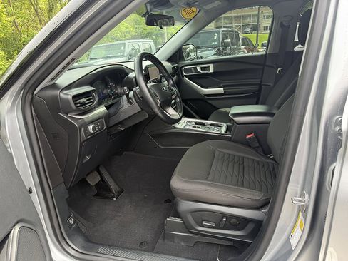 Used 2021 Ford Explorer XLT w/ Class III Trailer Tow Package AWD/4WD image 9