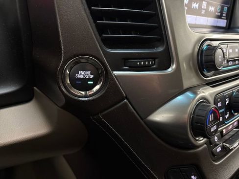 Used 2017 Chevrolet Suburban LT w/ Luxury Package image 42