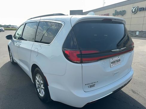 Used 2022 Chrysler Pacifica Touring-L FWD image 7