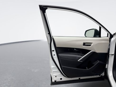 Used 2023 Toyota Corolla Cross L image 9