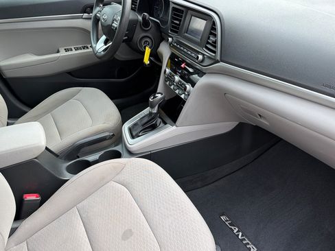 Used 2020 Hyundai Elantra SE FWD image 12