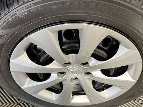 Used 2025 Toyota Corolla LE FWD image 14