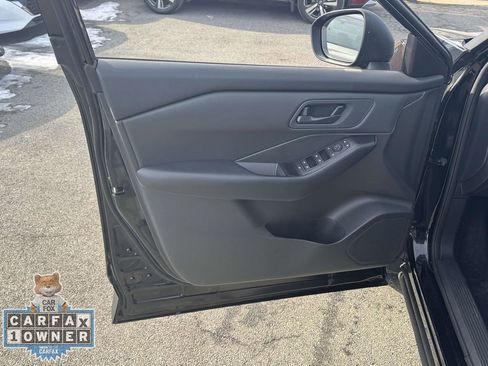 Used 2025 Nissan Rogue S image 18