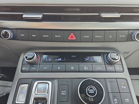 Used 2025 Hyundai Palisade SEL FWD image 30