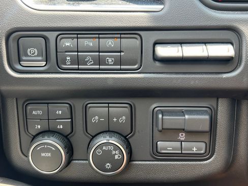 Used 2024 Chevrolet Tahoe High Country w/ Premium Package image 13