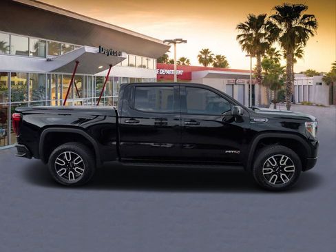 Used 2022 GMC Sierra 1500 AT4 w/ AT4 Premium Package AWD/4WD image 2