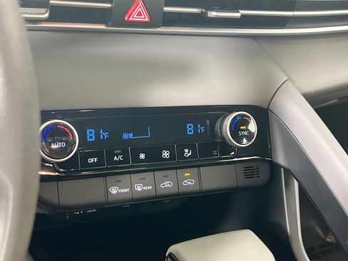 Used 2023 Hyundai Elantra SEL image 15