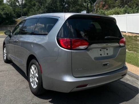 Used 2020 Chrysler Voyager LX image 5