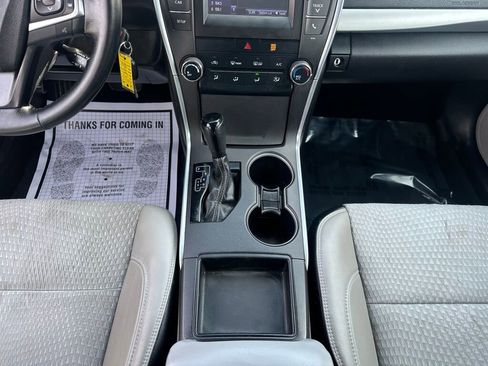 Used 2015 Toyota Camry SE image 19