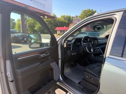 Used 2024 GMC Sierra 3500 Denali w/ Denali Reserve Package AWD/4WD image 9