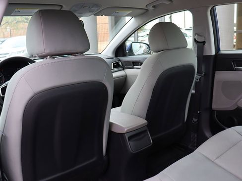 Used 2017 Hyundai Elantra SE FWD image 31
