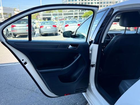 Used 2011 Volkswagen Jetta SE image 24