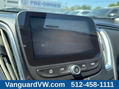 Used 2017 Chevrolet Malibu LT w/ Leather Package FWD image 15