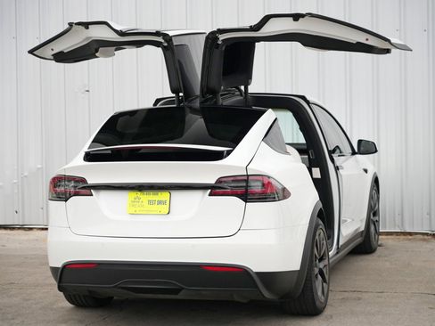 Used 2022 Tesla Model X image 54