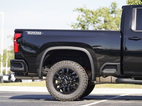Used 2025 Chevrolet Silverado 2500 LT w/ Trail Boss Package AWD/4WD image 5