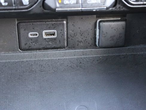 Used 2023 Chevrolet Suburban Premier image 47