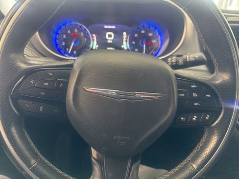 Used 2018 Chrysler Pacifica Limited w/ Advanced Safetytec Group FWD image 23