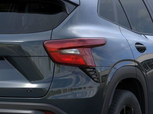 New 2026 Chevrolet Trax LT w/ Midnight Edition FWD image 11