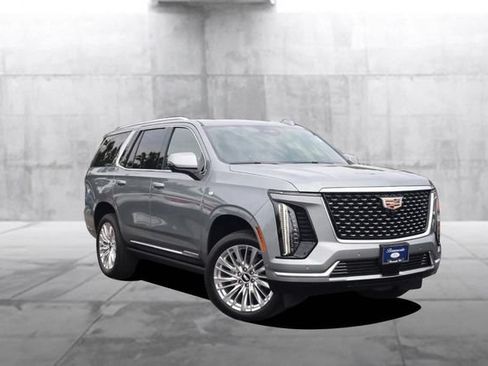 Used 2026 Cadillac Escalade Luxury w/ LPO, Floor Liner Package AWD/4WD image 2