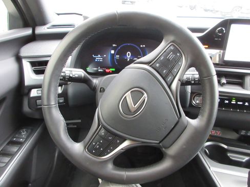 Used 2025 Lexus UX 300h AWD image 33