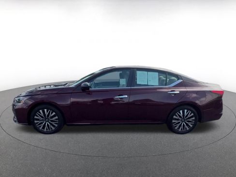 Used 2025 Nissan Altima 2.5 SV FWD image 9