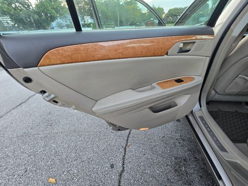 Used 2006 Toyota Avalon XLS image 32