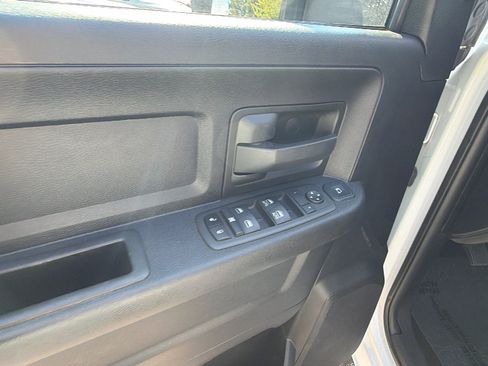 Used 2024 RAM 2500 Tradesman w/ Chrome Appearance Group AWD/4WD image 15