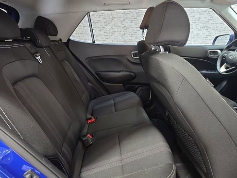 Used 2025 Hyundai Venue SEL image 11