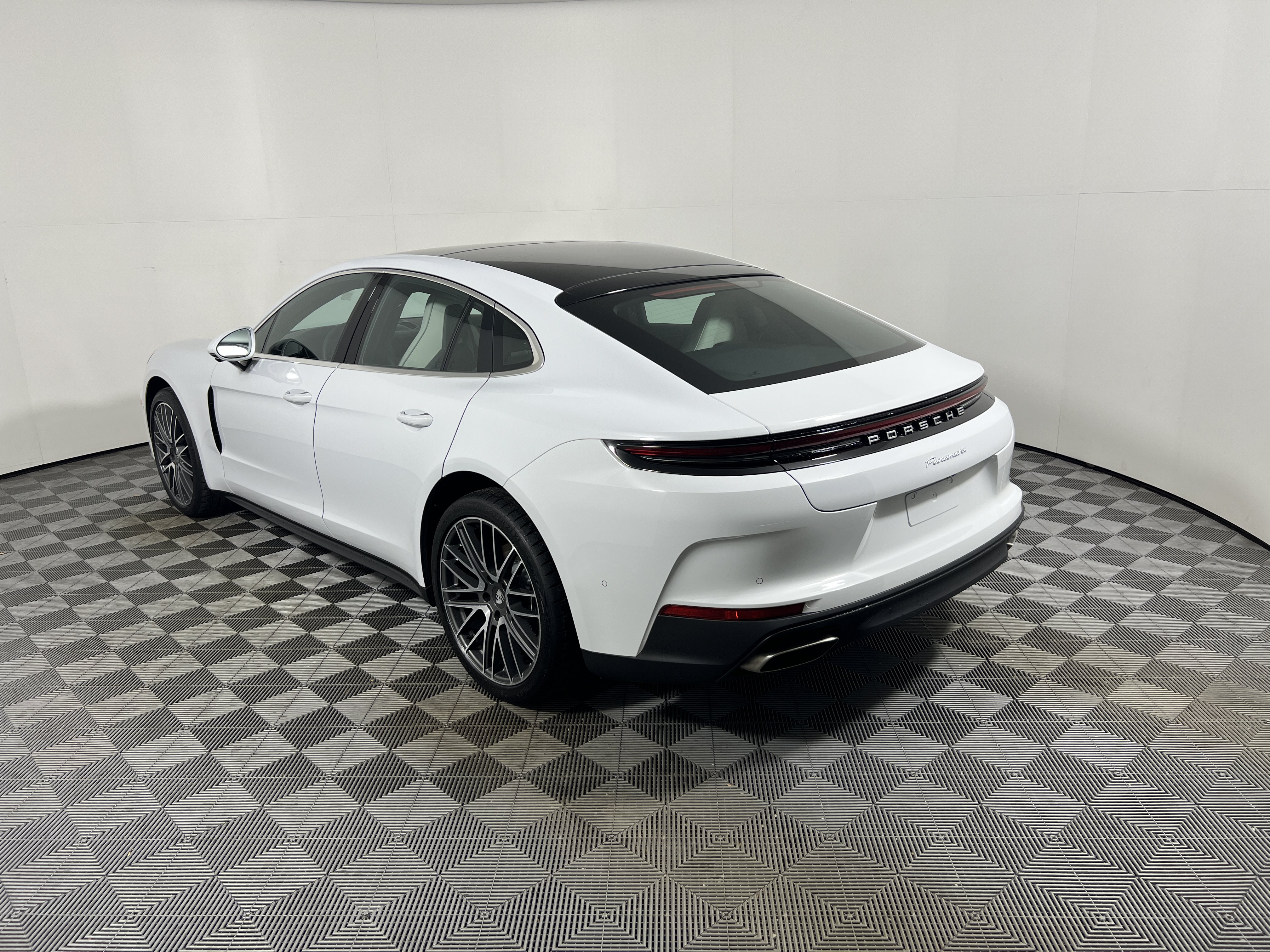 New 2026 Porsche Panamera RWD image 3