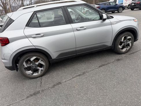 Used 2021 Hyundai Venue SEL image 8