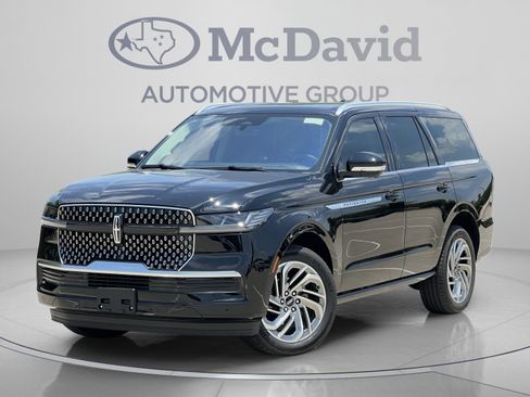 Used 2025 Lincoln Navigator Reserve AWD/4WD image 2